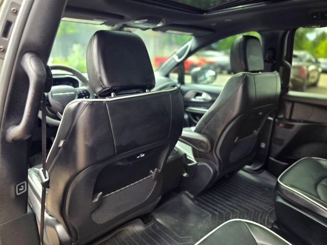 Used 2022 Chrysler Pacifica Limited w/ S Appearance Package FWD image 33