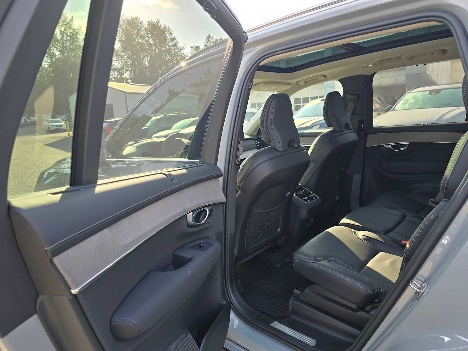 Used 2026 Volvo XC90 B6 Ultra w/ Protection Package AWD/4WD image 16