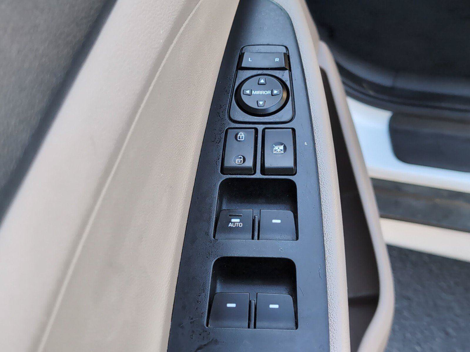 Used 2021 Hyundai Tucson SEL FWD image 17