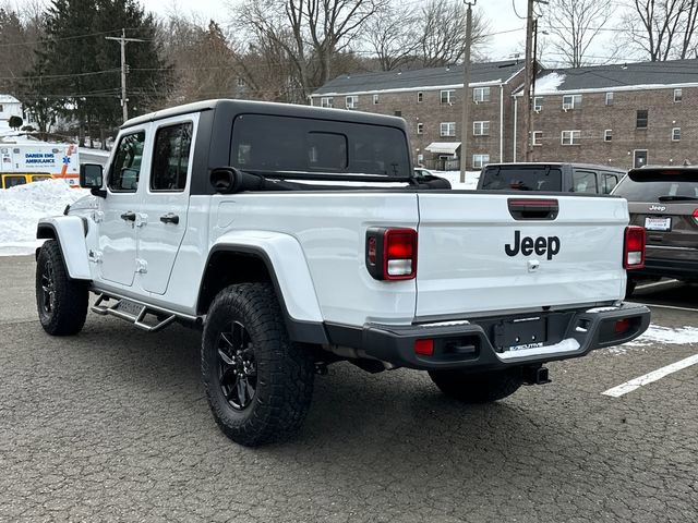 Used 2022 Jeep Gladiator Sport image 2