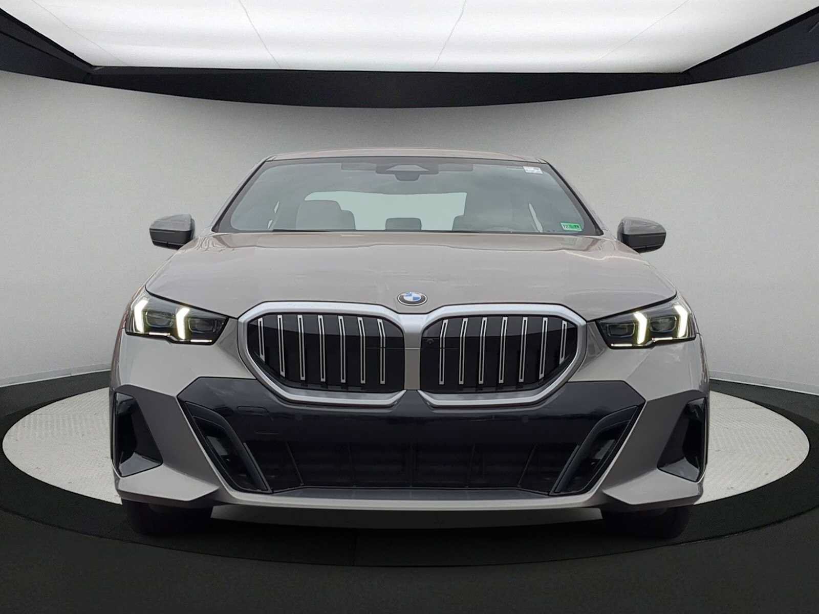 Used 2026 BMW 530i xDrive w/ M Sport Package AWD/4WD image 3