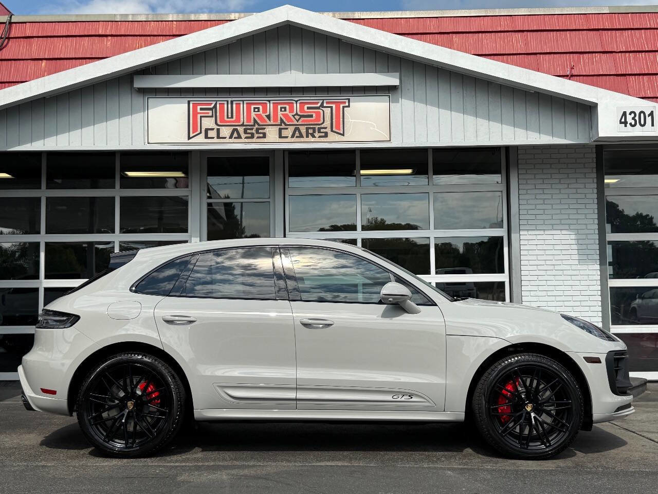 Used 2025 Porsche Macan GTS image 2