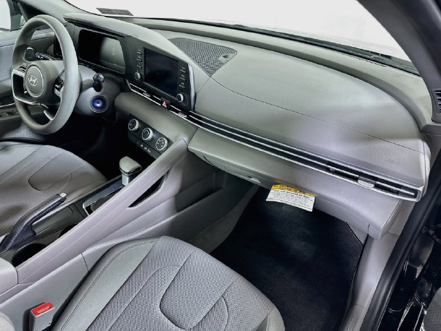 Certified 2025 Hyundai Elantra SE FWD image 31