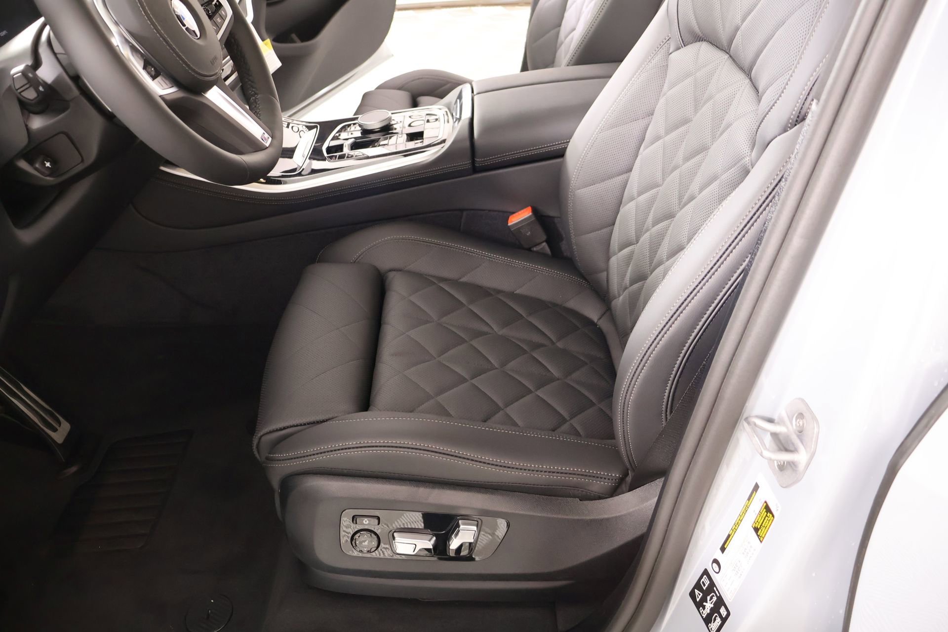 New 2026 BMW X5 xDrive40i w/ M Sport Package AWD/4WD image 11