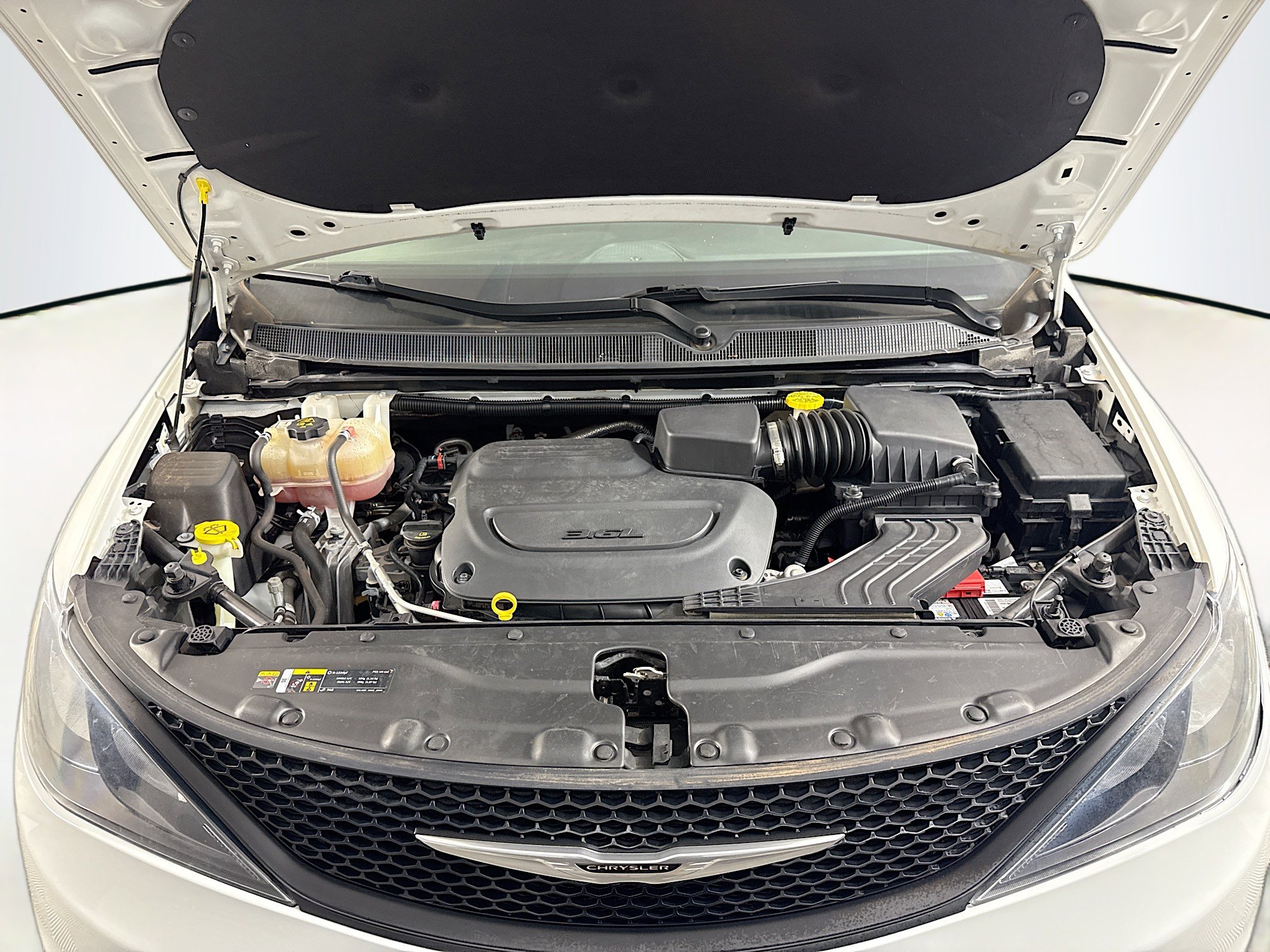 Used 2022 Chrysler Voyager LX FWD image 37