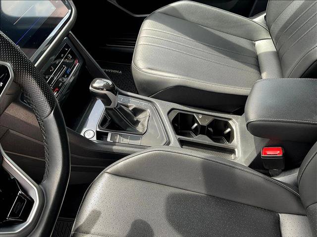 Used 2024 Volkswagen Tiguan SE R-Line FWD image 11