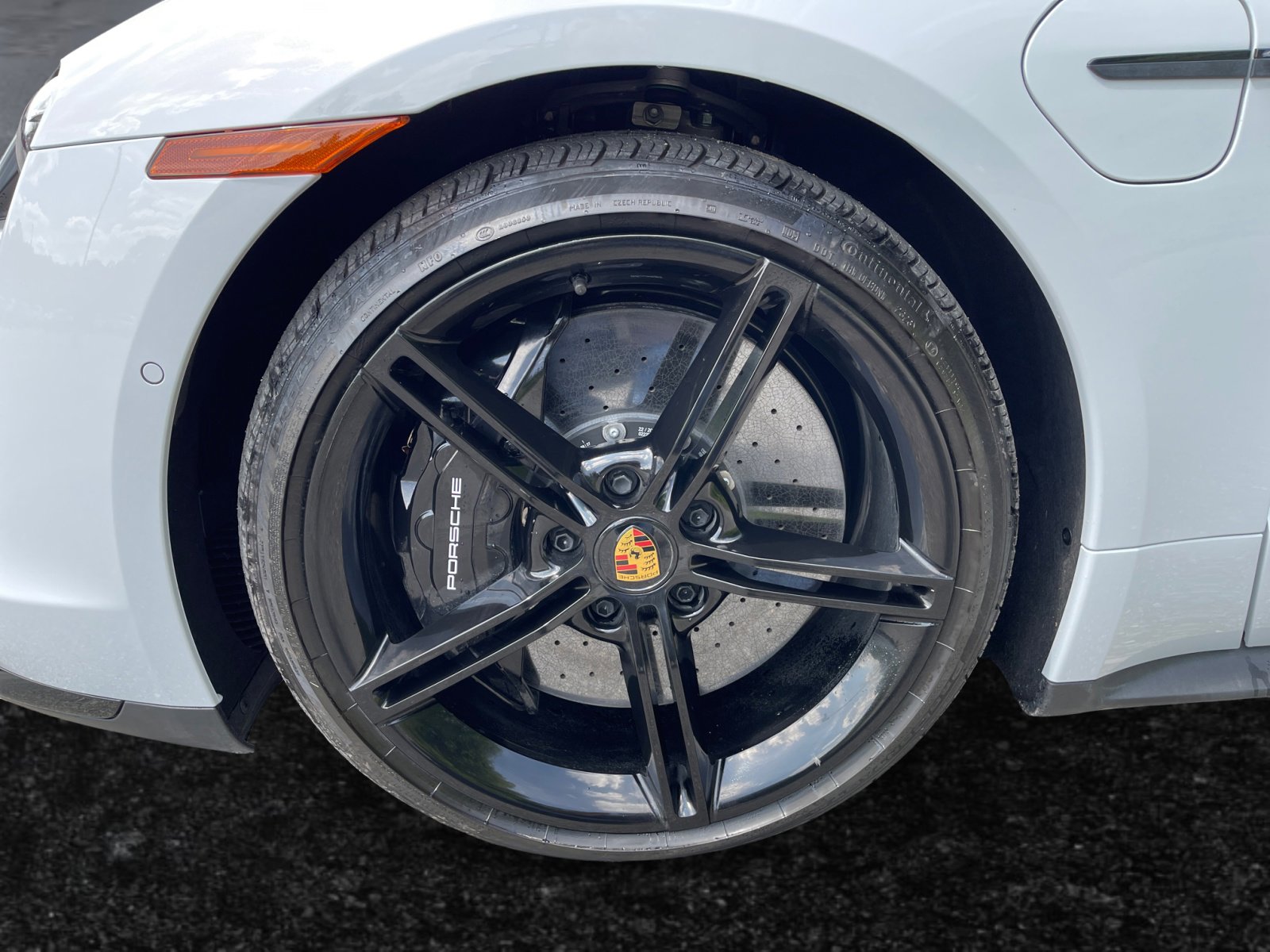 Used 2024 Porsche Taycan image 15