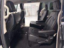 Used 2023 Chrysler Pacifica Touring-L FWD image 39