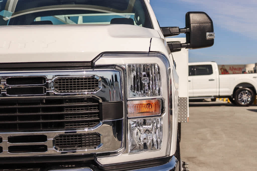 New 2026 Ford F350 XL w/ XL Chrome Package RWD image 3