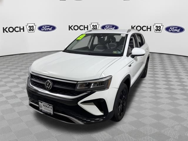 Used 2022 Volkswagen Taos SE w/ IQ.Drive SE Package image 3