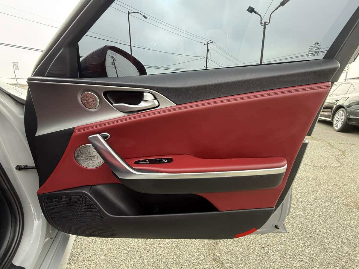 Used 2019 Kia Stinger GT1 image 31