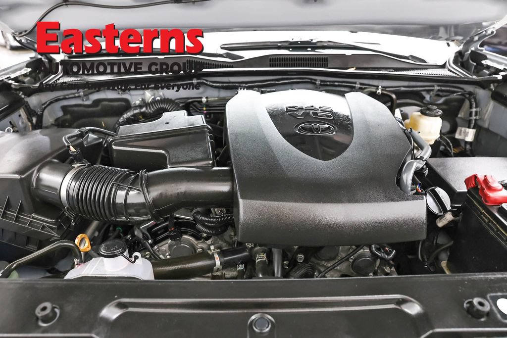 Used 2018 Toyota Tacoma TRD Sport AWD/4WD image 7