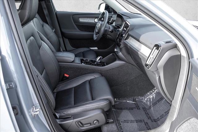 Used 2023 Volvo XC40 B5 Ultimate w/ Protection Package Premier image 26