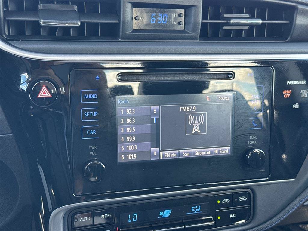 Used 2017 Toyota Corolla SE w/ Body Protection Package FWD image 15