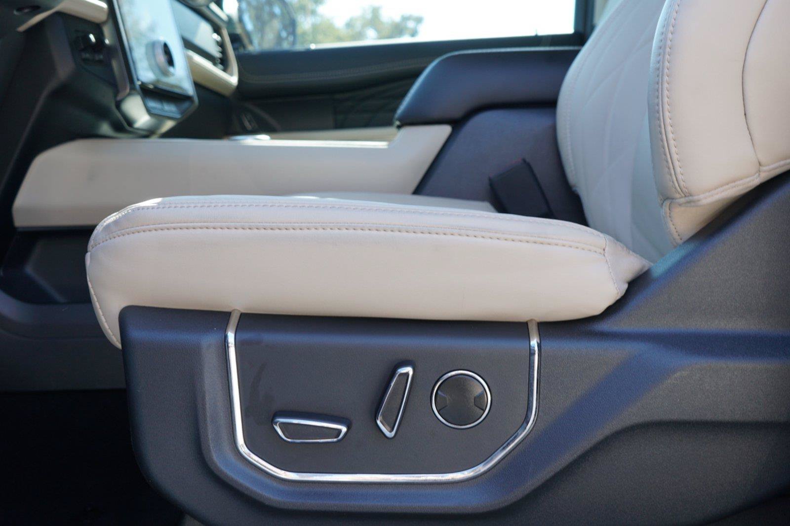 Used 2024 Ford Expedition Platinum RWD image 20