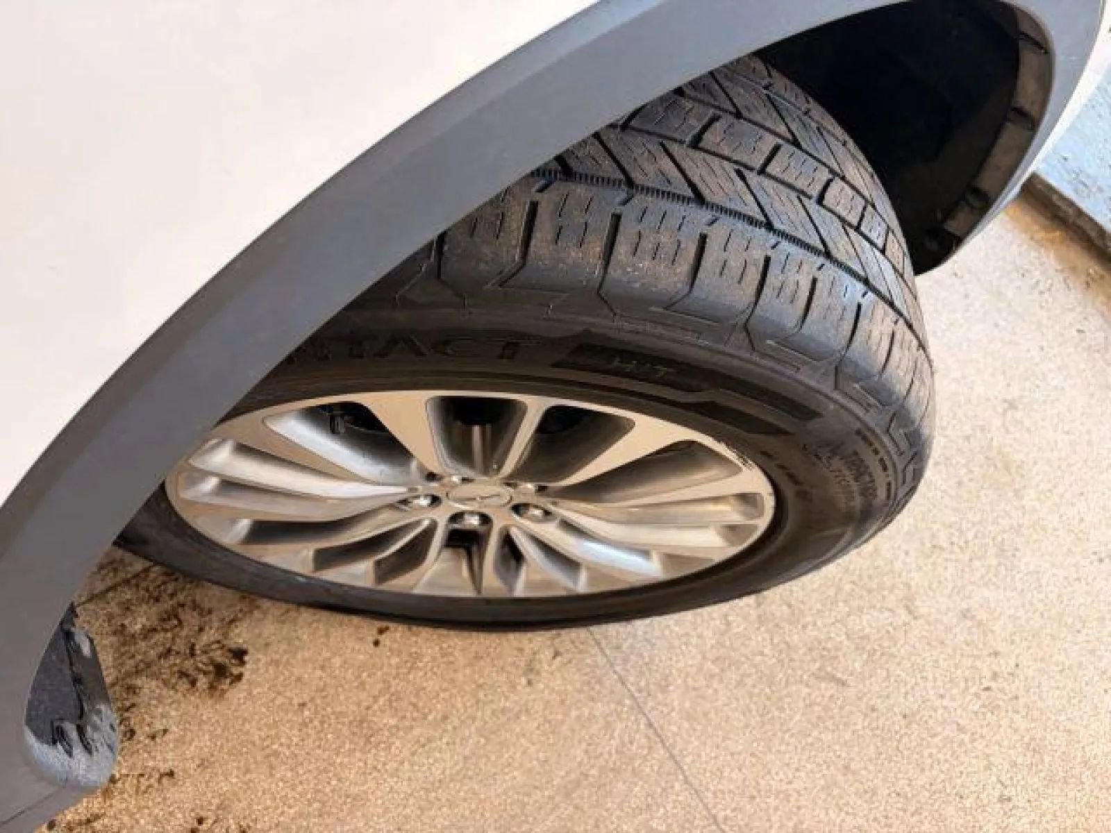 Used 2017 Lincoln MKX Select w/ Select Plus Package image 32