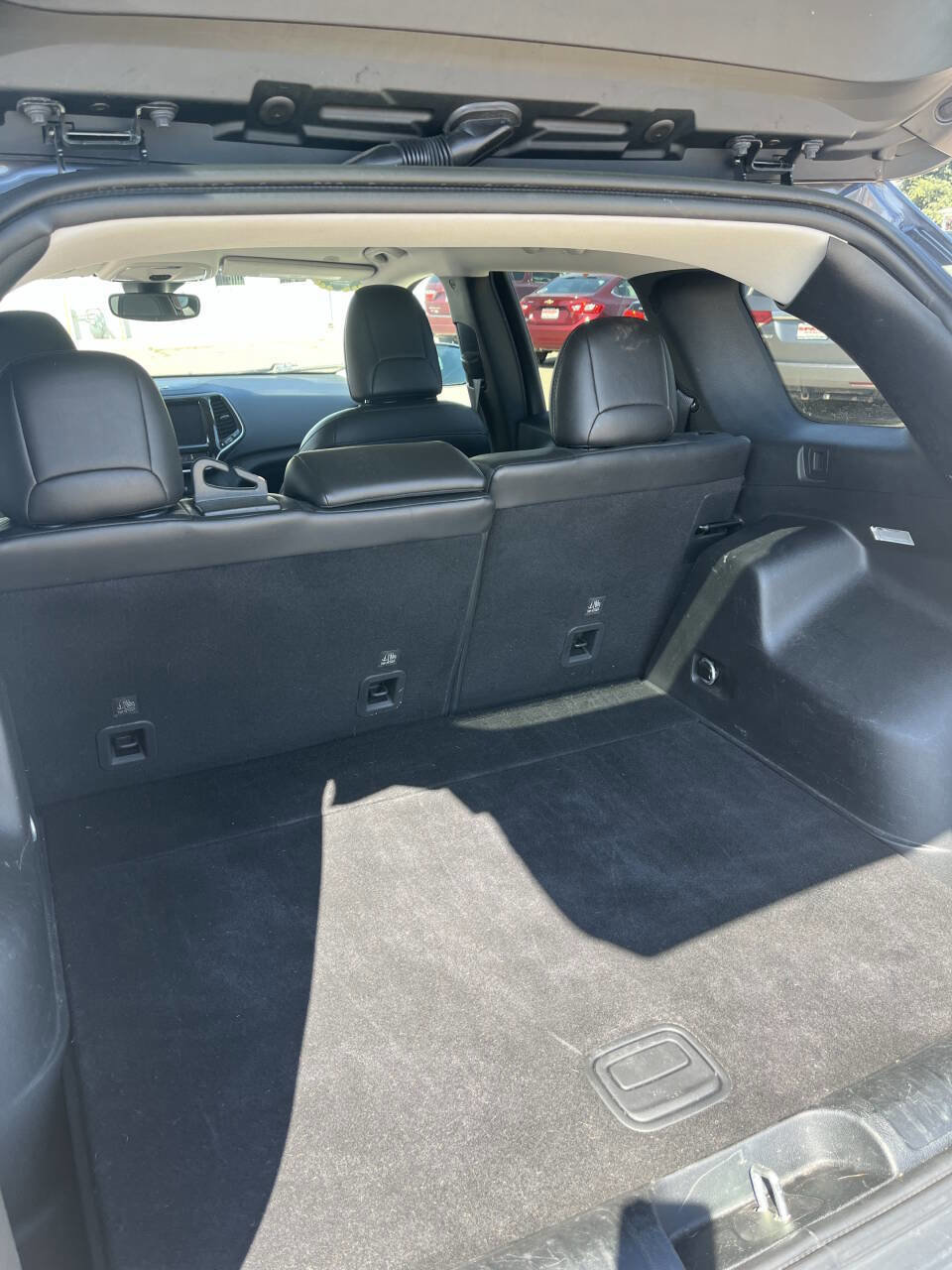 Used 2019 Jeep Cherokee Limited w/ Technology Group image 19