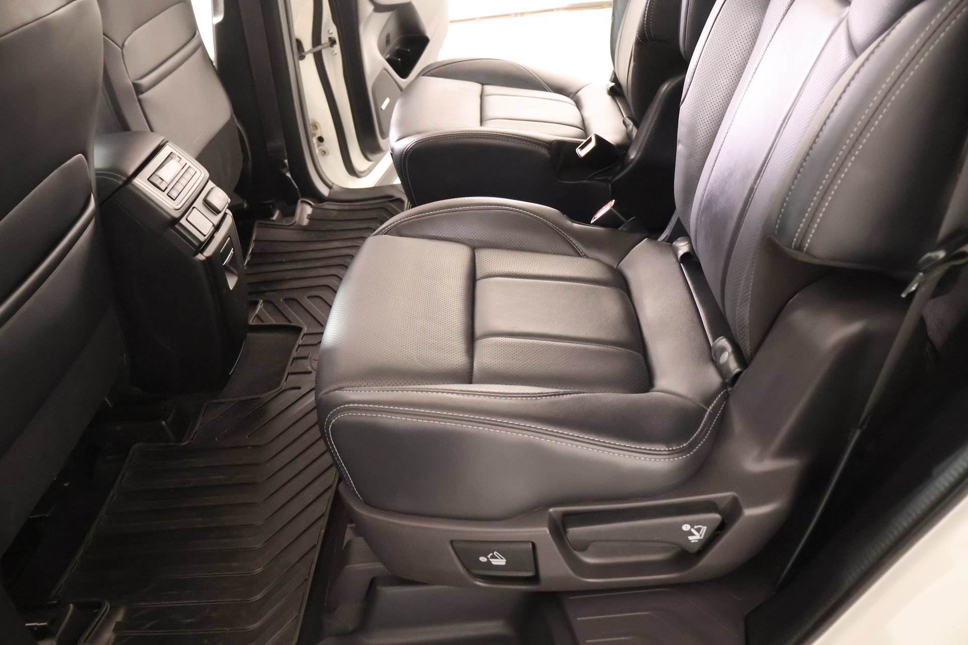 Used 2022 Subaru Ascent Limited w/ Technology Package AWD/4WD image 13