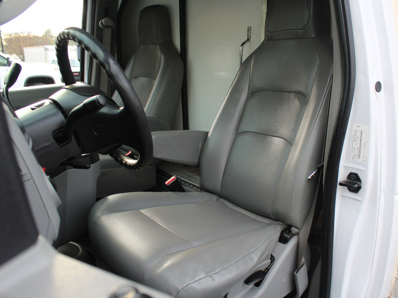 Used 2019 Ford E-450 and Econoline 450 Super Duty w/ Power Windows & Locks Group image 17