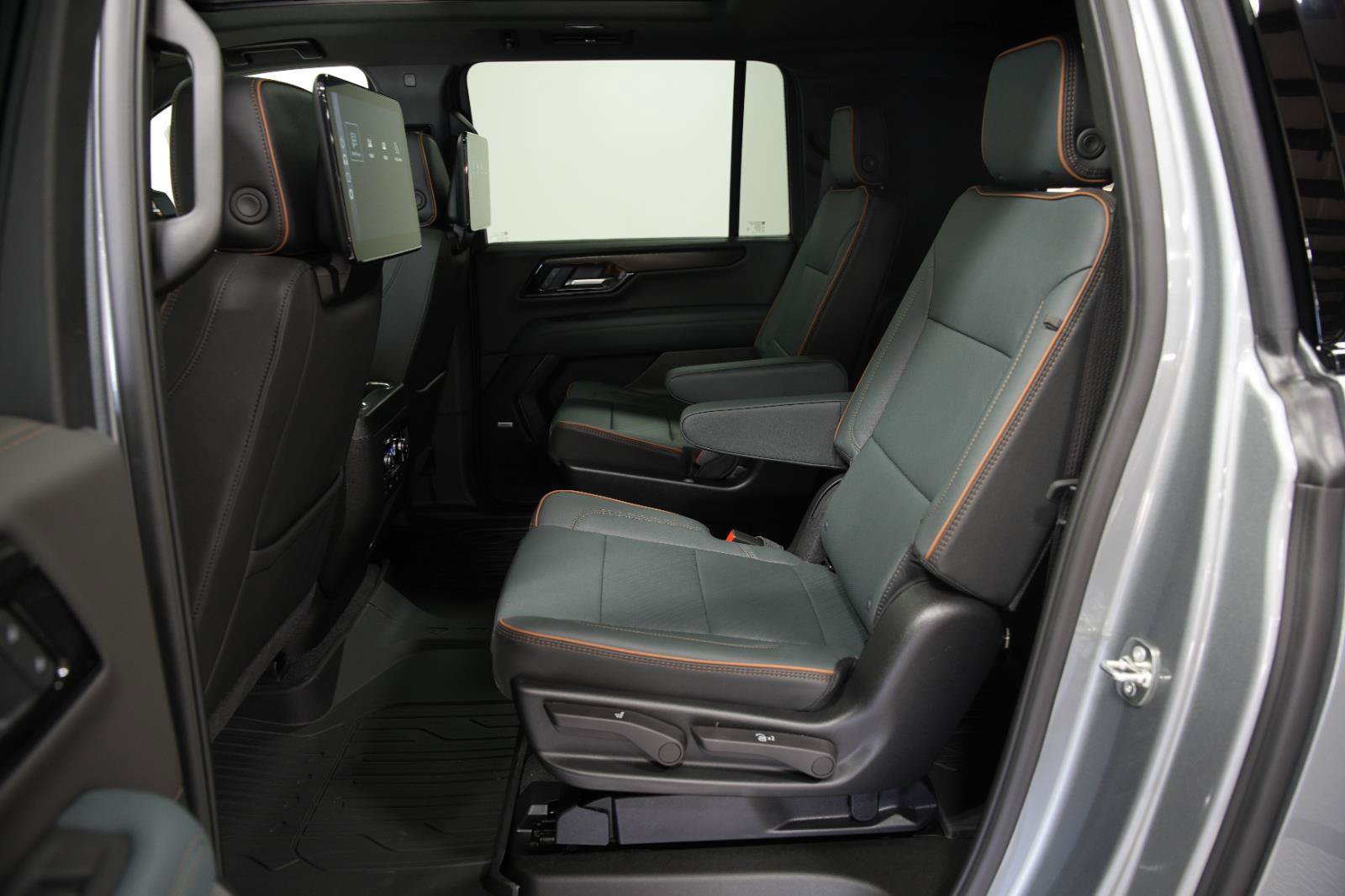 New 2026 GMC Yukon XL AT4 w/ AT4 Premium Plus Package AWD/4WD image 25