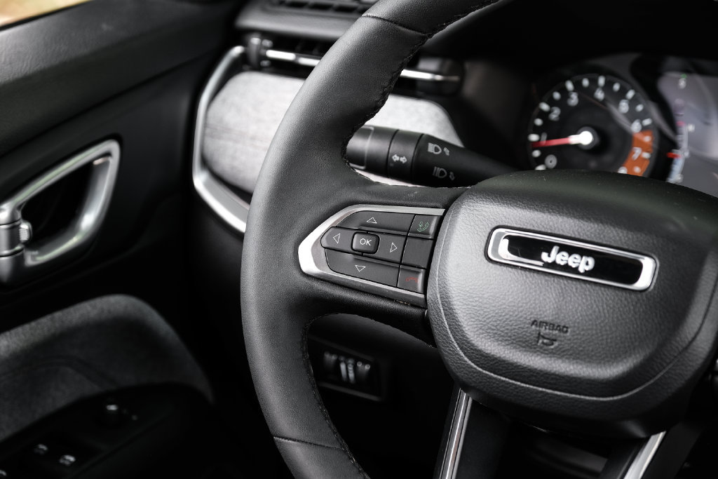 Used 2023 Jeep Compass Latitude AWD/4WD image 26