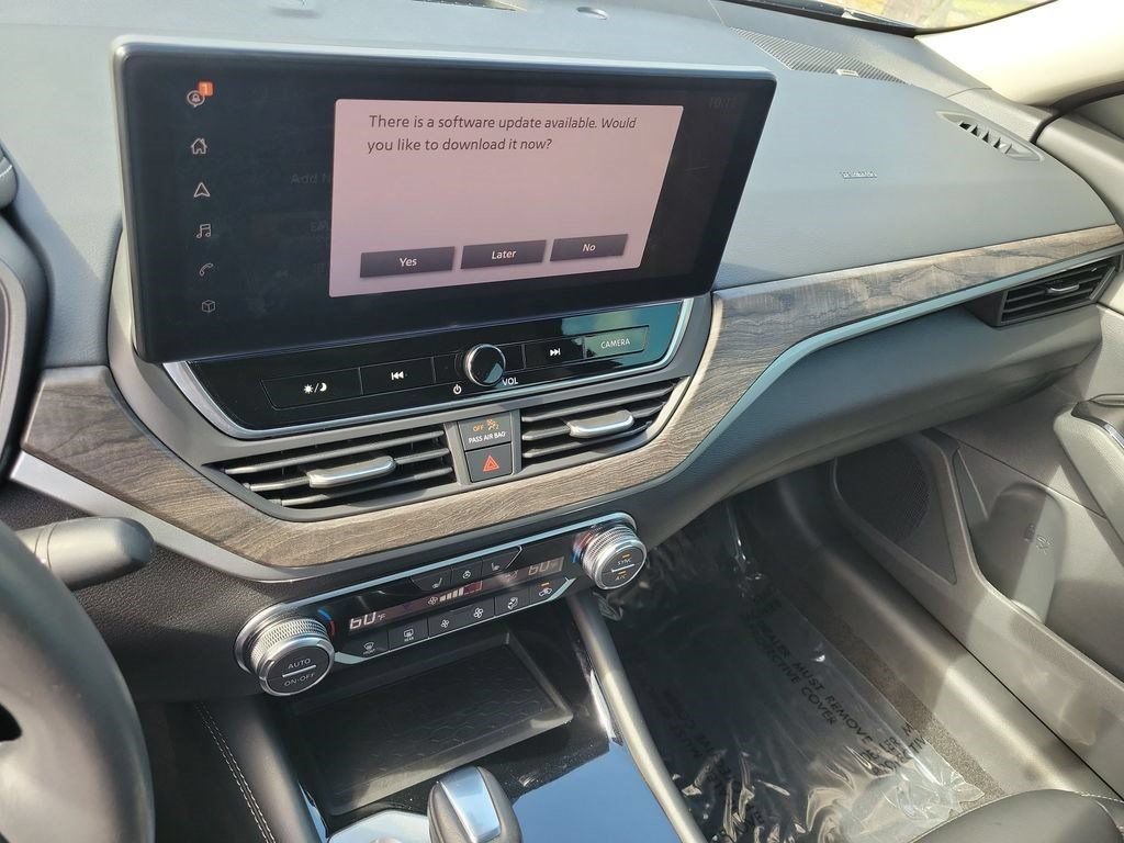 Used 2024 Nissan Altima 2.5 SL FWD image 16