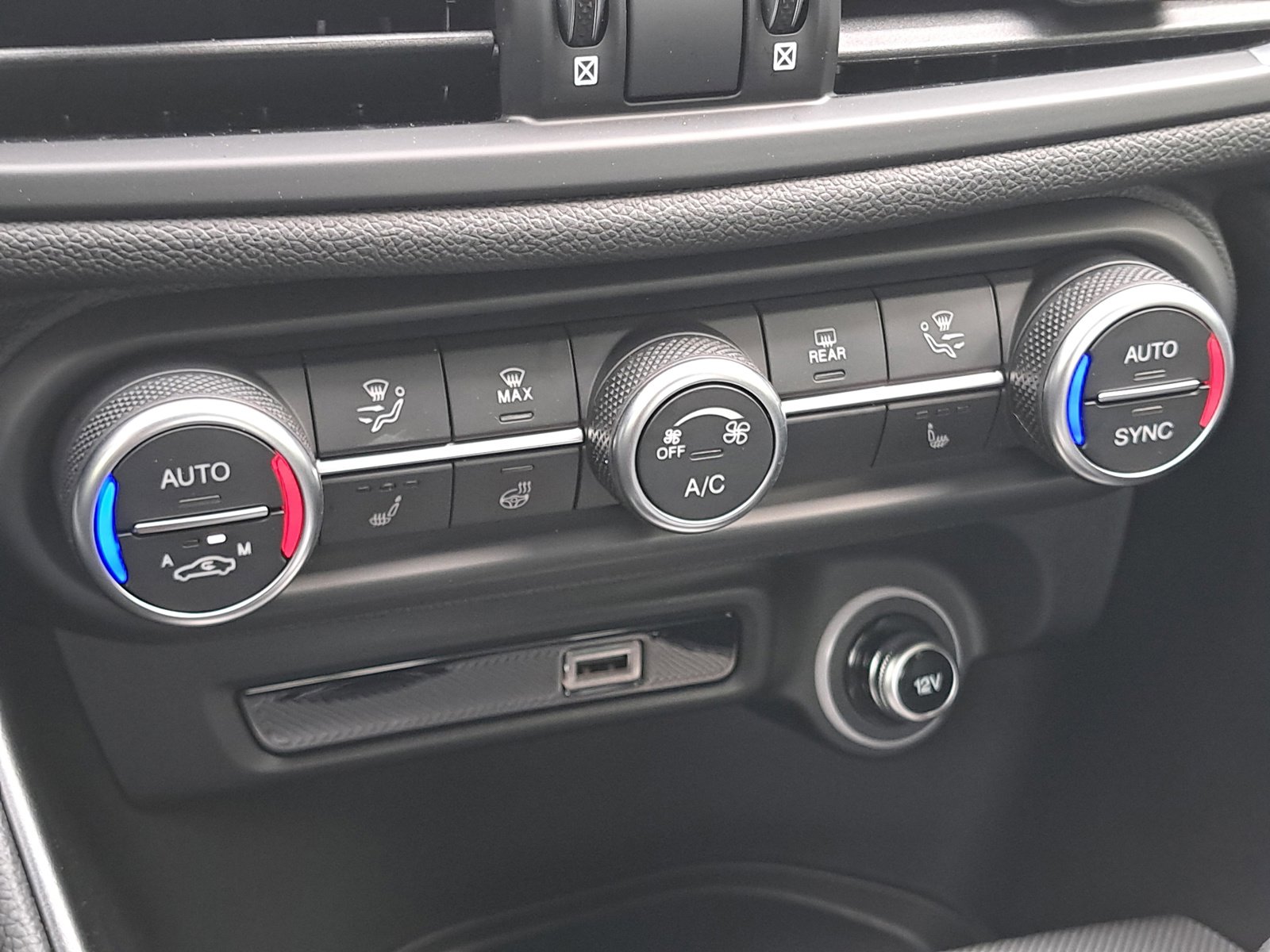 New 2025 Alfa Romeo Giulia AWD w/ Driving Assist Package image 21