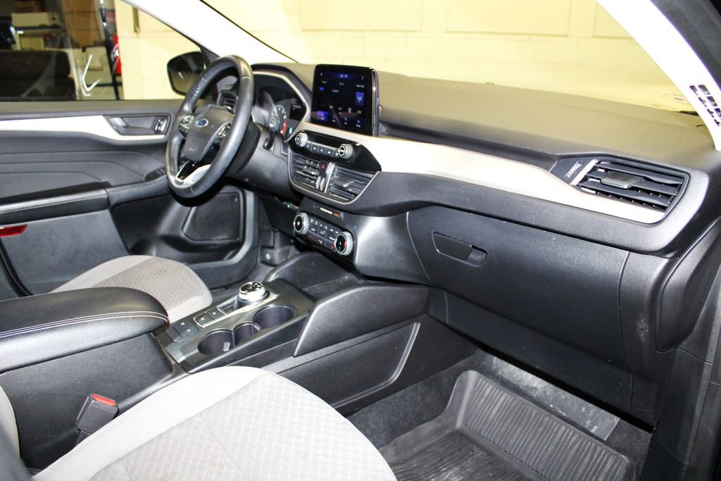 Used 2022 Ford Escape SE w/ Cold Weather Package image 26