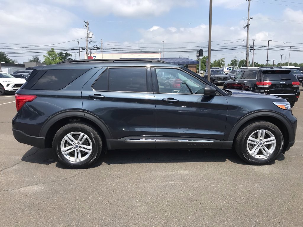 Used 2024 Ford Explorer XLT w/ Equipment Group 202A AWD/4WD image 6