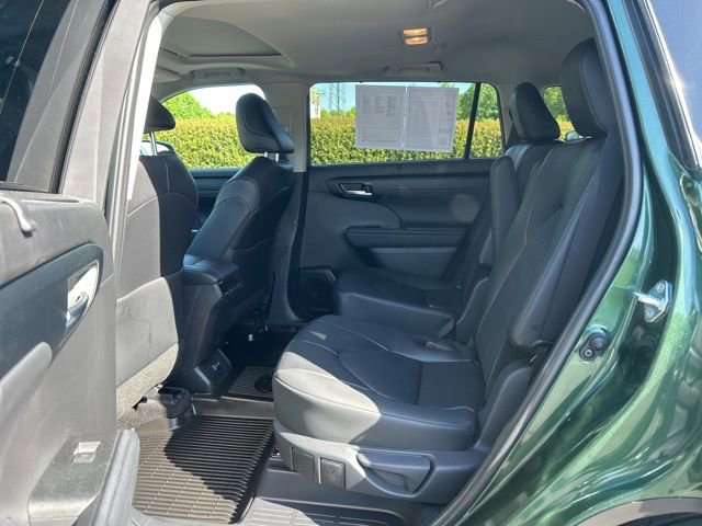 Used 2025 Toyota Highlander XLE image 18