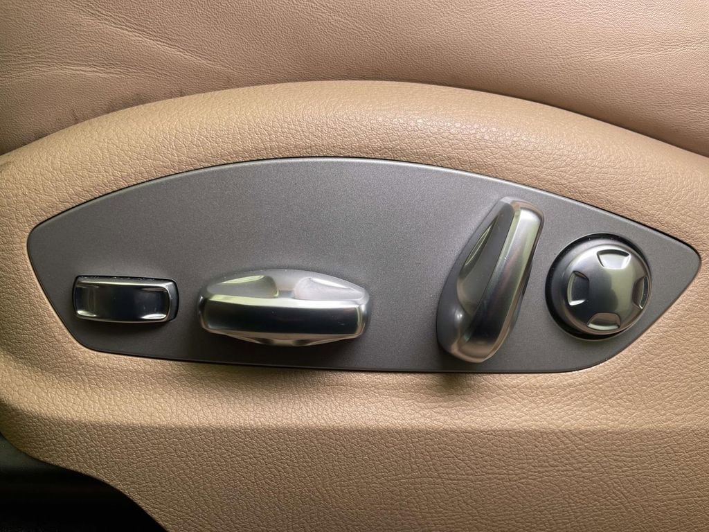 Certified 2025 Porsche Macan image 17