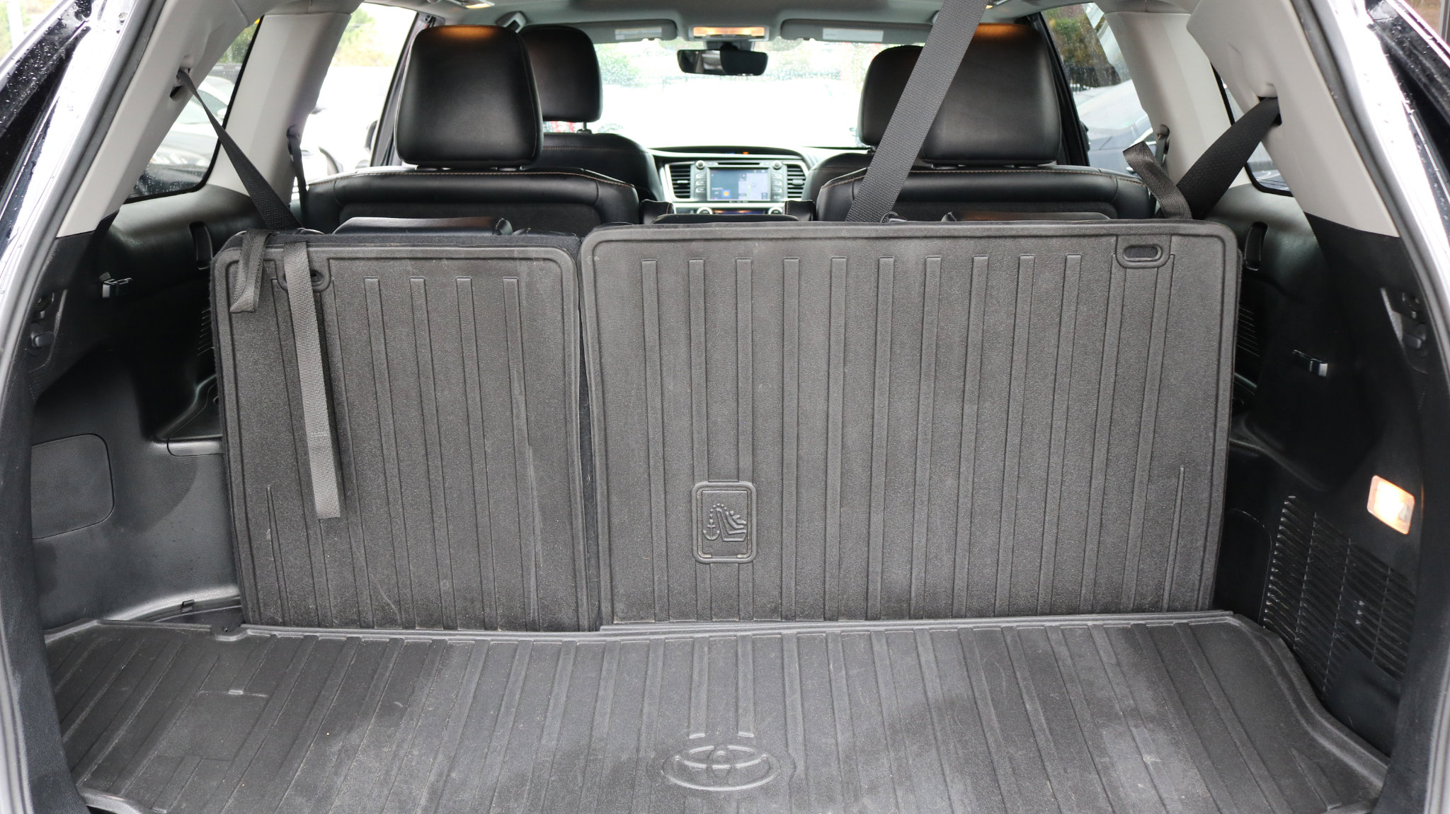 Used 2019 Toyota Highlander XLE image 24