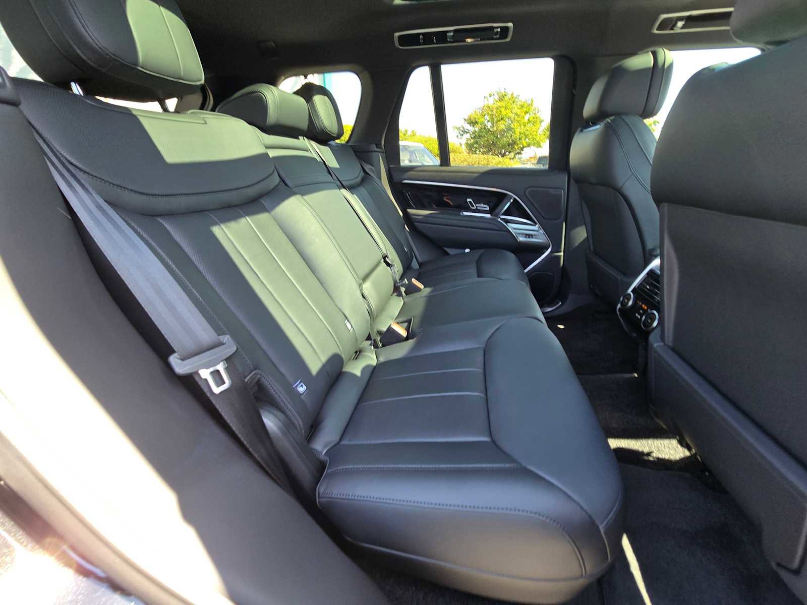 New 2025 Land Rover Range Rover SE image 14