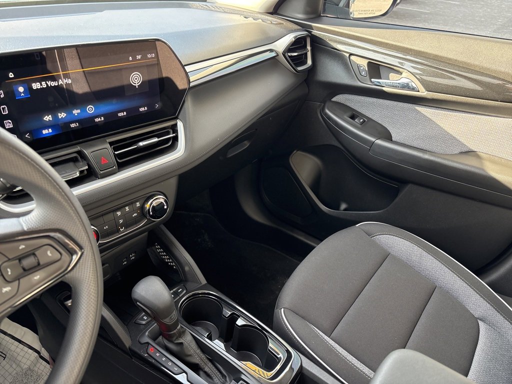 Used 2025 Chevrolet TrailBlazer LS w/ LS Convenience Package image 18