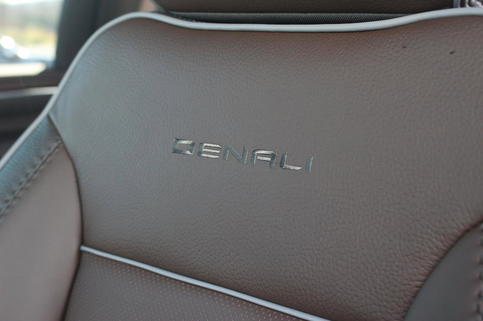 New 2026 GMC Sierra 2500 Denali w/ Denali Reserve Package image 15