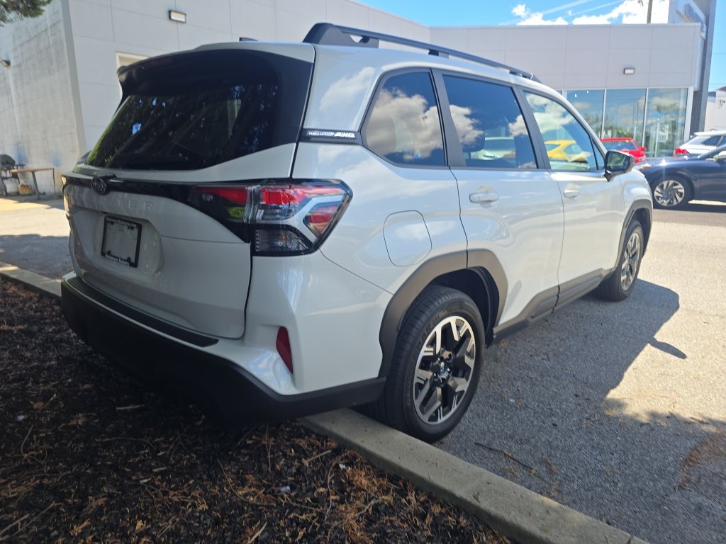 Used 2025 Subaru Forester Premium AWD/4WD image 5
