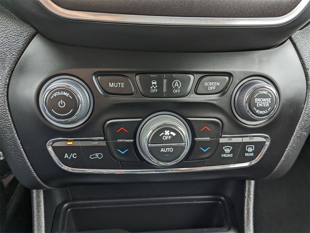 Used 2022 Jeep Cherokee Trailhawk image 19