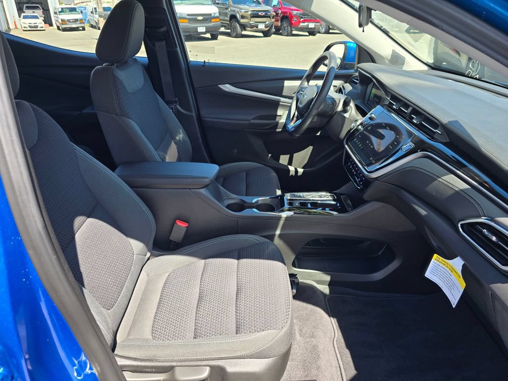 Used 2022 Chevrolet Bolt EUV LT w/ Comfort Package FWD image 11