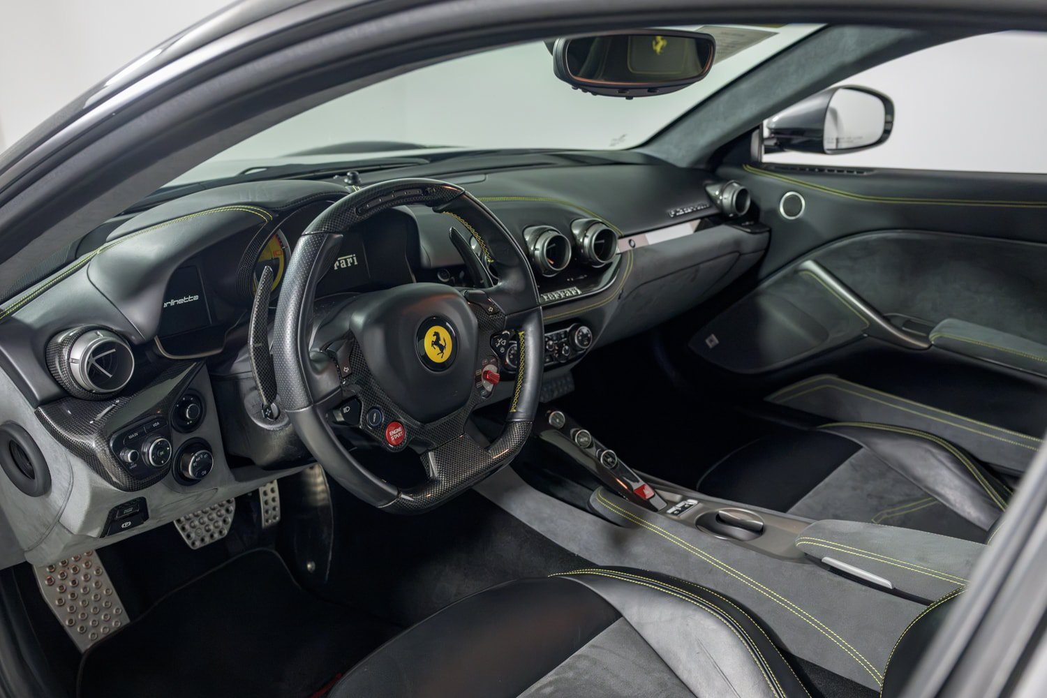 Used 2016 Ferrari F12 Berlinetta RWD image 13
