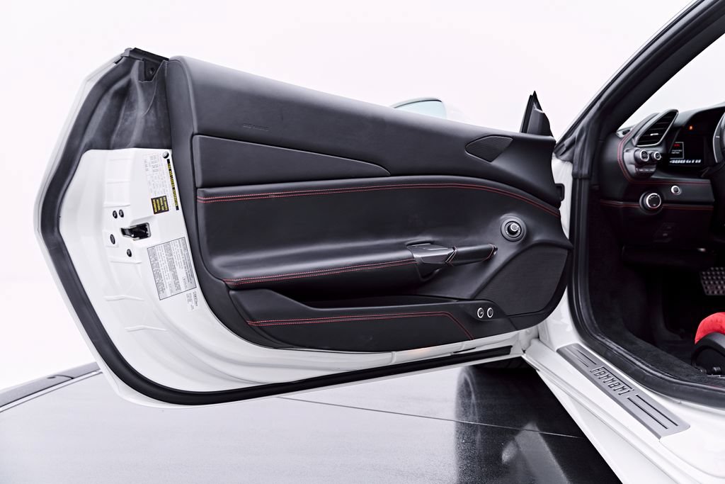 Used 2018 Ferrari 488 GTB RWD image 43