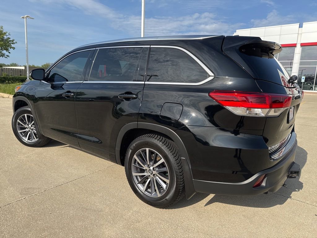 Certified 2017 Toyota Highlander XLE AWD/4WD image 5