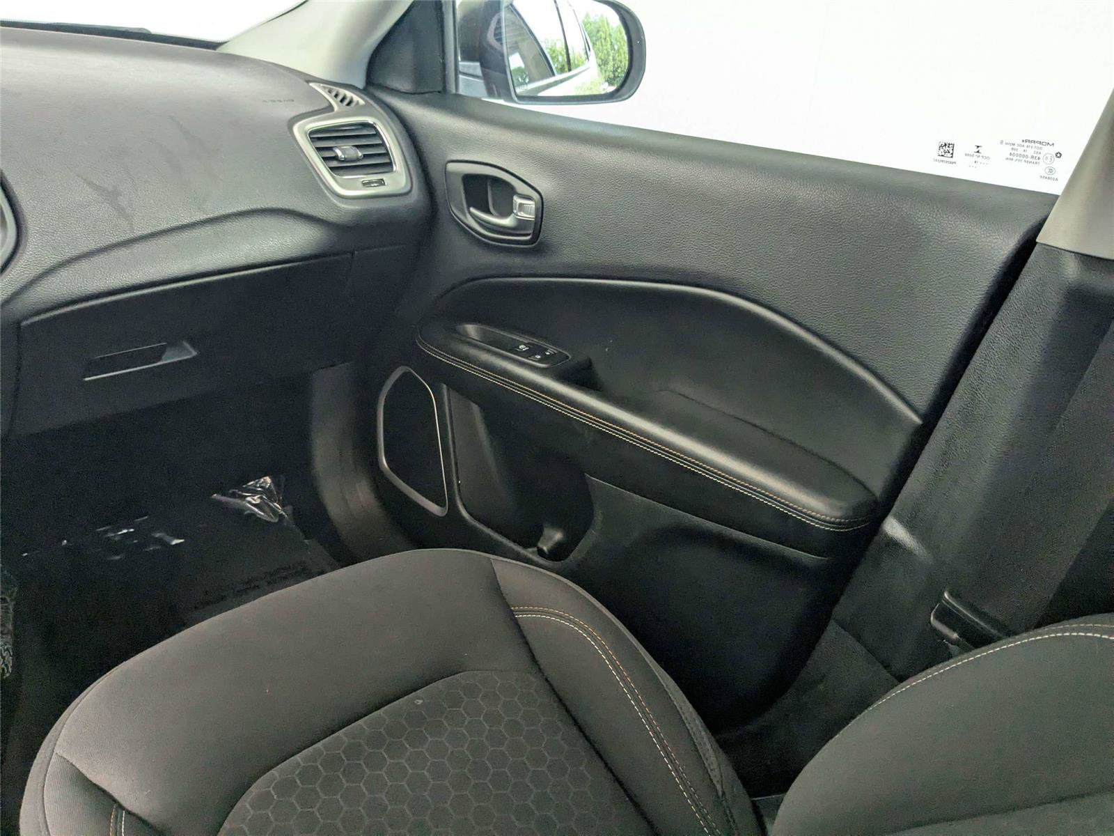 Used 2018 Jeep Compass Sport w/ Tech Group FWD image 39