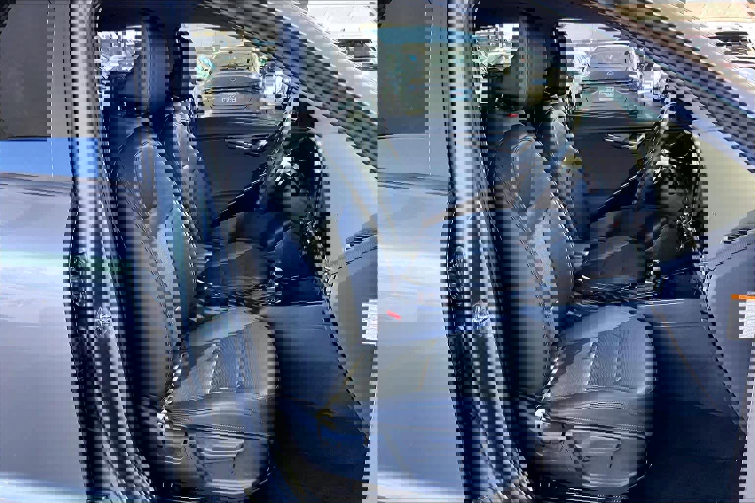 Used 2023 Kia Niro SX image 9