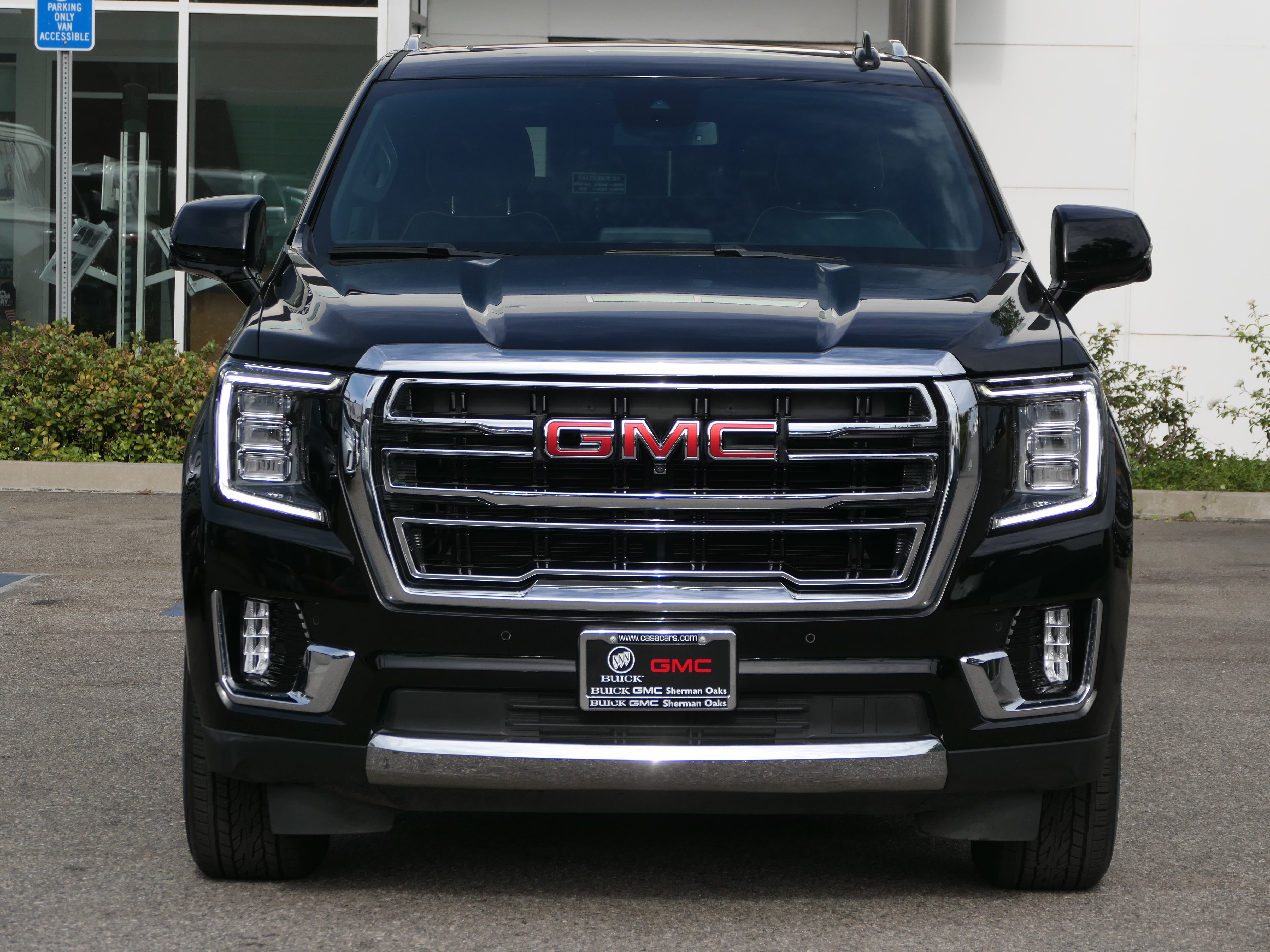 Used 2023 GMC Yukon SLT w/ SLT Premium Package AWD/4WD image 8