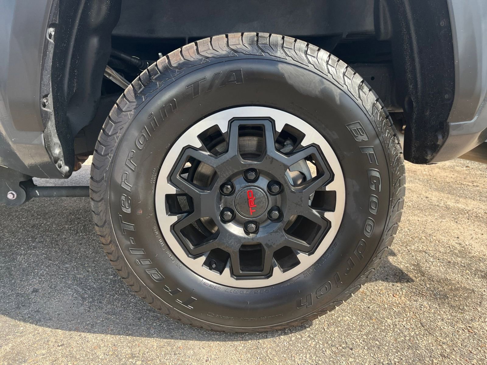 Used 2024 Toyota Tacoma w/ TRD Package image 28