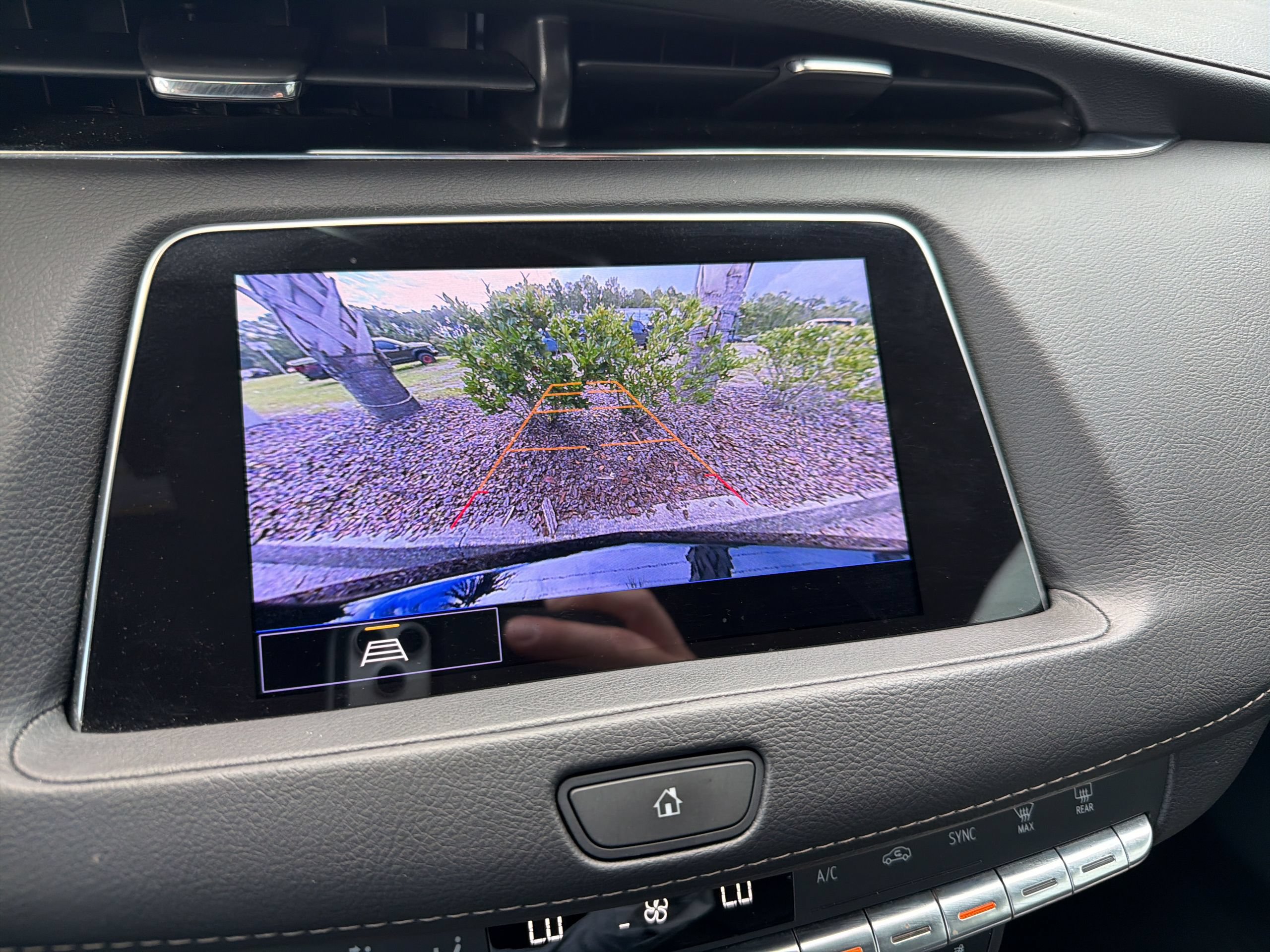 Used 2023 Cadillac XT4 Premium Luxury w/ Technology Package FWD image 16