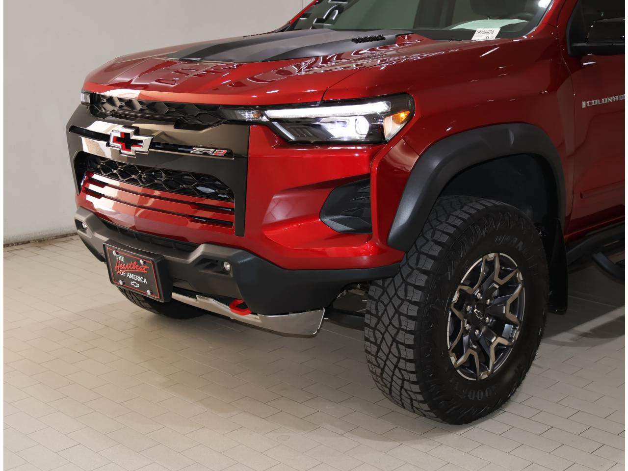 Used 2025 Chevrolet Colorado ZR2 w/ Technology Package AWD/4WD image 2