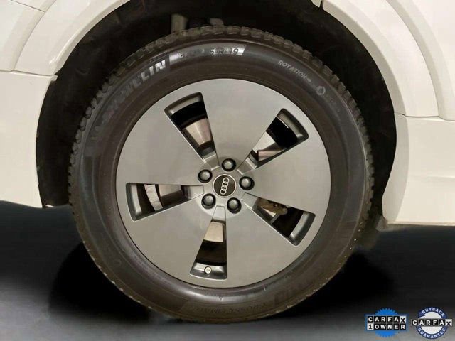 Used 2024 Audi Q8 e-tron Premium image 92