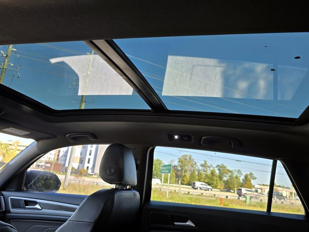Certified 2022 Volkswagen Atlas Cross Sport SE w/ Panoramic Sunroof Package image 19