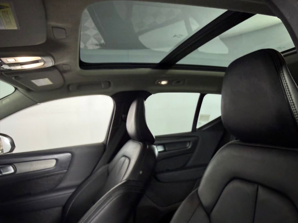 Used 2023 Volvo XC40 B5 Plus w/ Climate Package image 26